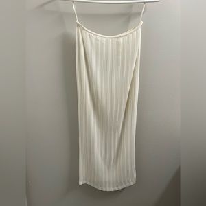 Babaton skirt size small. Off white color. Form fitting around the hips. New con